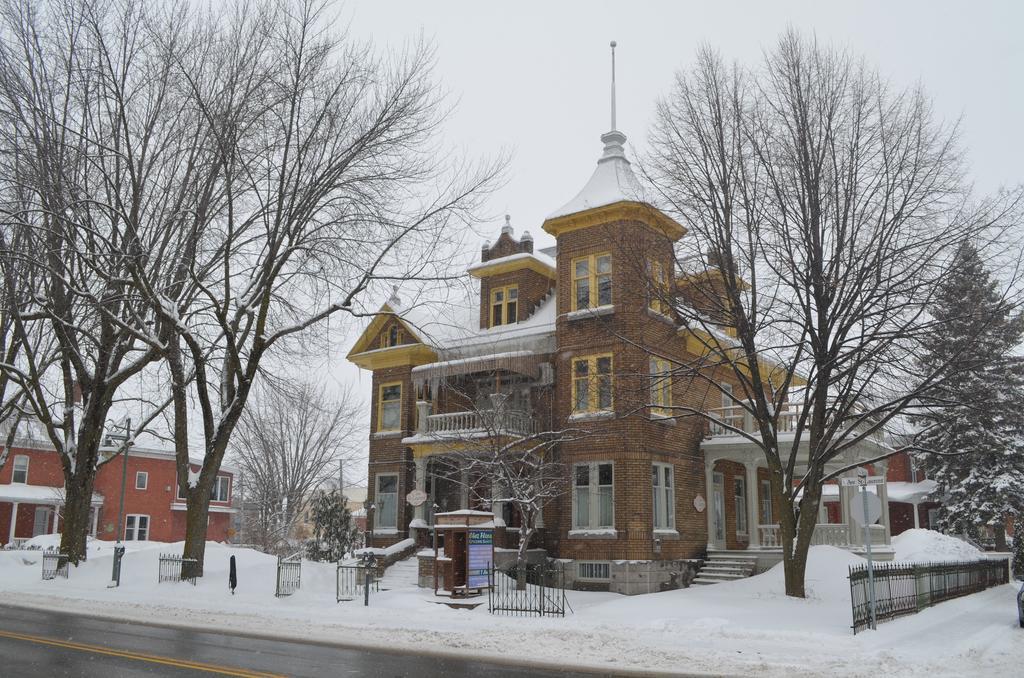 Le 100 St-Laurent Louiseville ภายนอก รูปภาพ